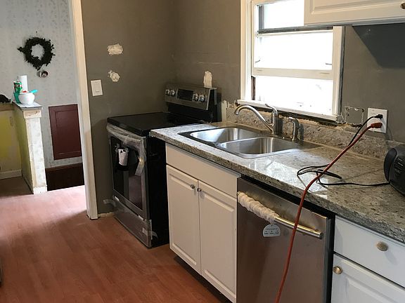 4th image of 2187 Dellwood St