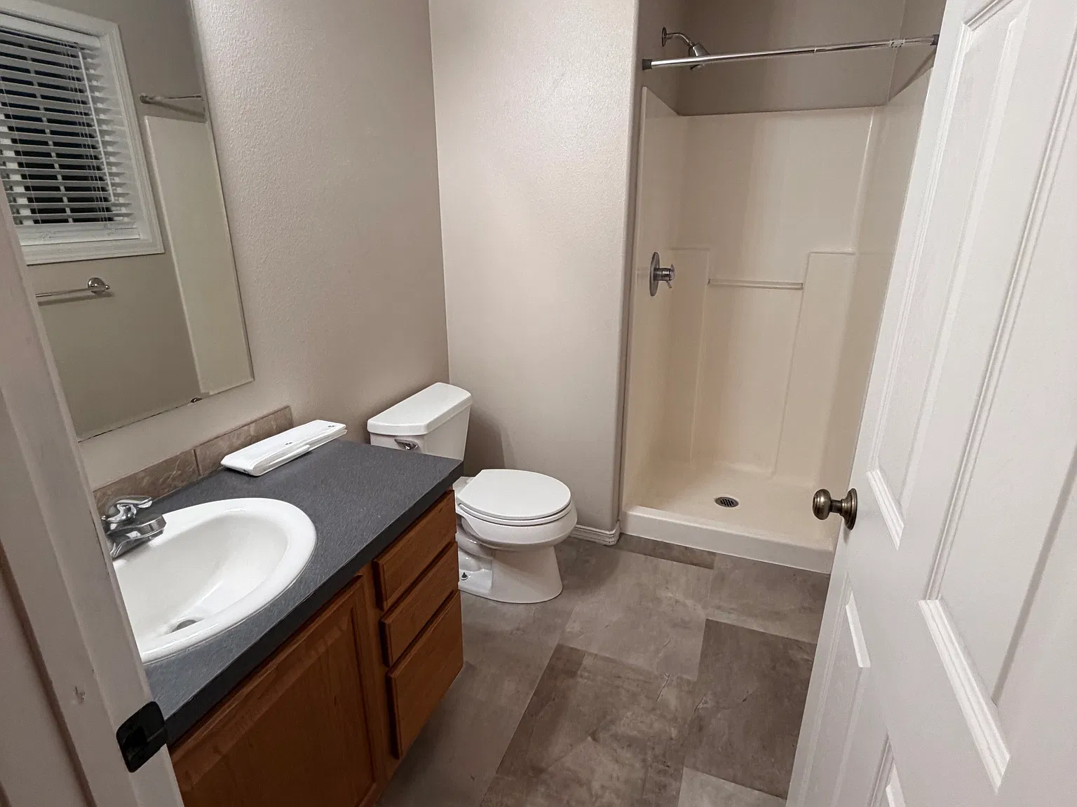 117 NE C St — Photo 3