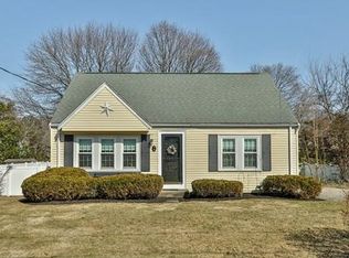 9 Lancaster Ln, Norwood, MA 02062