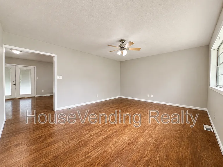 2214 Highland Rd — Photo 2