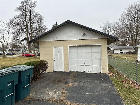 3rd image of 1409 S May Ave
