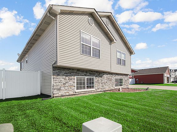 2nd image of 2961 Amanda Dr