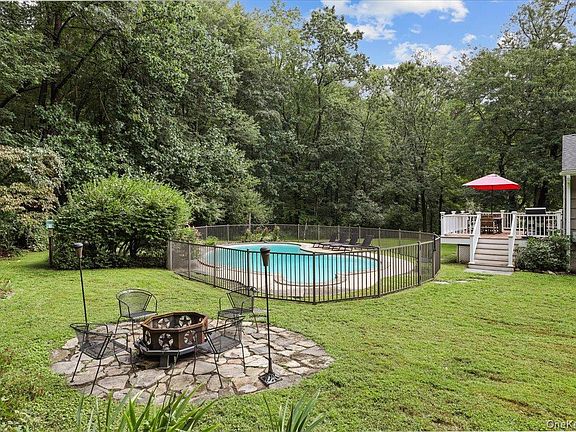 3rd image of 149 Brook Farm Road E