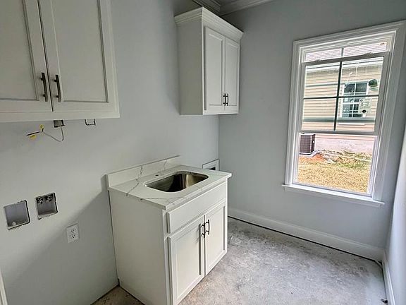 5th image of 3885 Duchess Ct