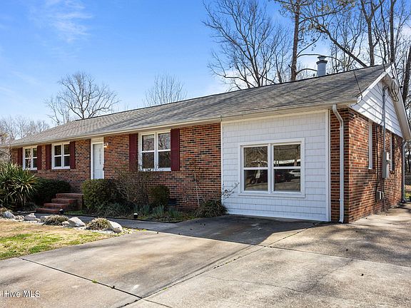 4th image of 2909 Northwoods Drive