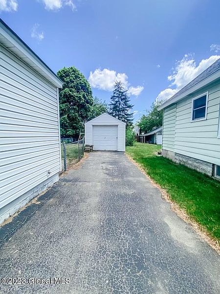 4th image of 3016 Cox Avenue