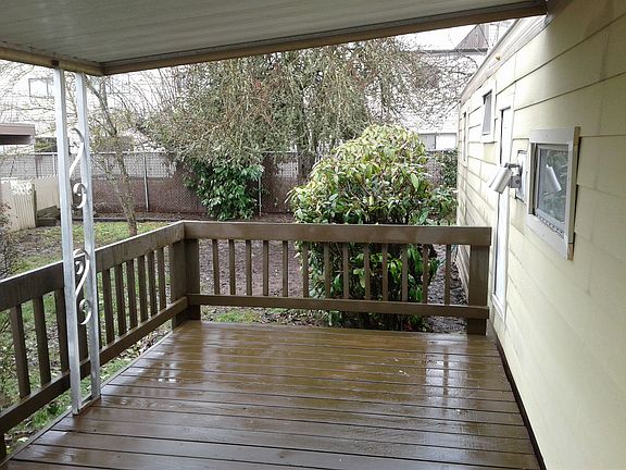 Covered porch 10' x 20'