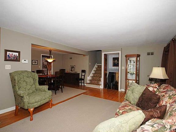3rd image of 290 Lamarck Dr