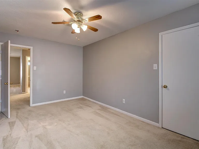 2114 Whirlaway Dr — Photo 38