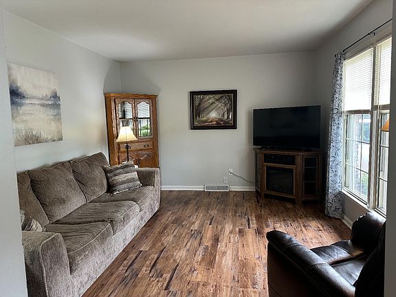 3rd image of 2124 Cypress Dr