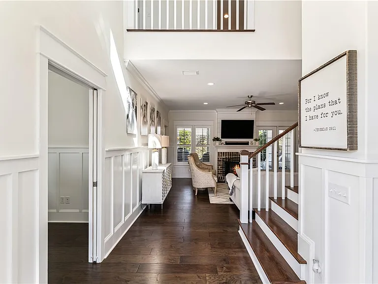 1077 Sinclair Way — Photo 2