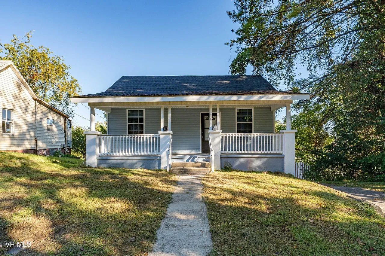 2 bed, 907 sqft, $900 — Photo 1