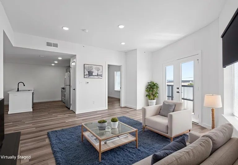 East Line Apartments — Photo 3
