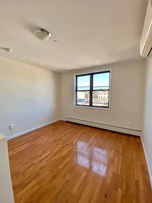 Rented by EXR | media 7