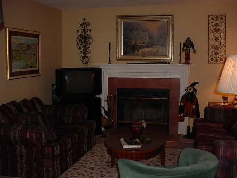 3rd image of 8 COOKS Court