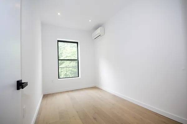 Rented by Modern Spaces | media 4