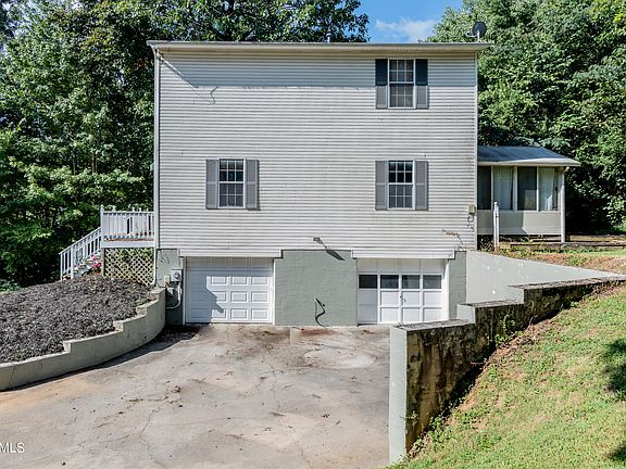 5th image of 2323 Woods End Ln