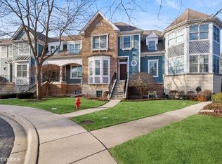 1939 Lynn Cir, Libertyville, IL 60048