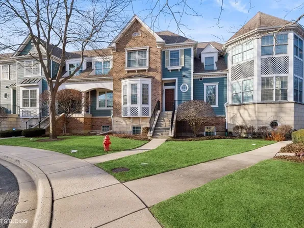 1939 Lynn Cir, Libertyville, IL 60048