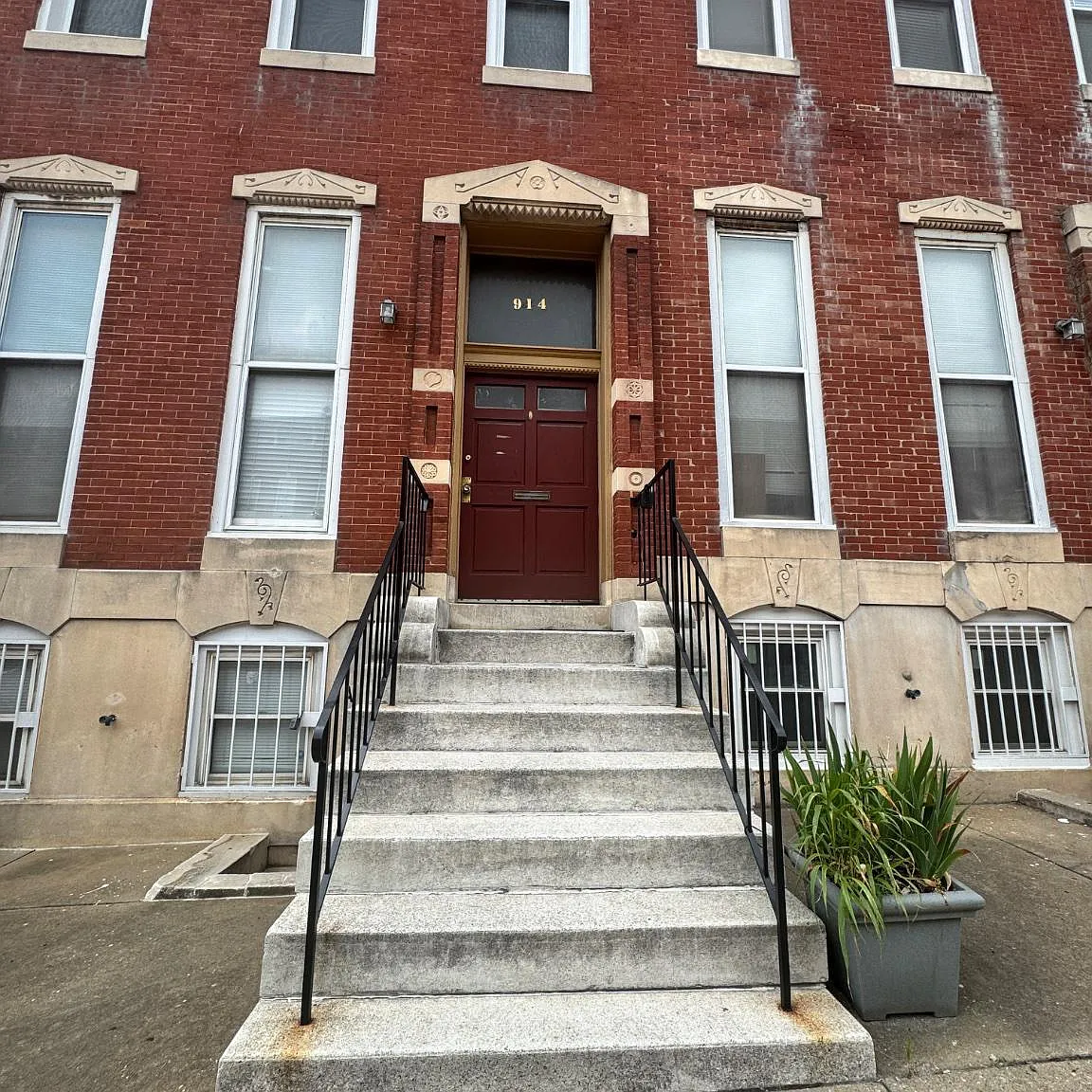 3 bed, 1.5 bath, 1881 sqft, $1,750 — Photo 1