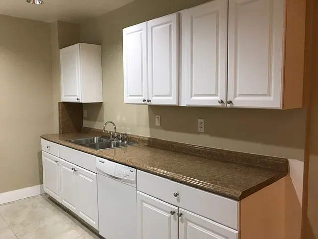 115 NW 32nd Ct — Photo 5