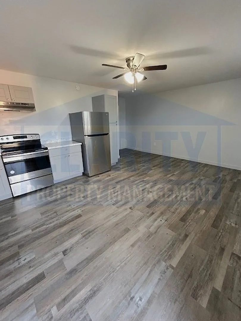 580 Dooley St. NE — Photo 3