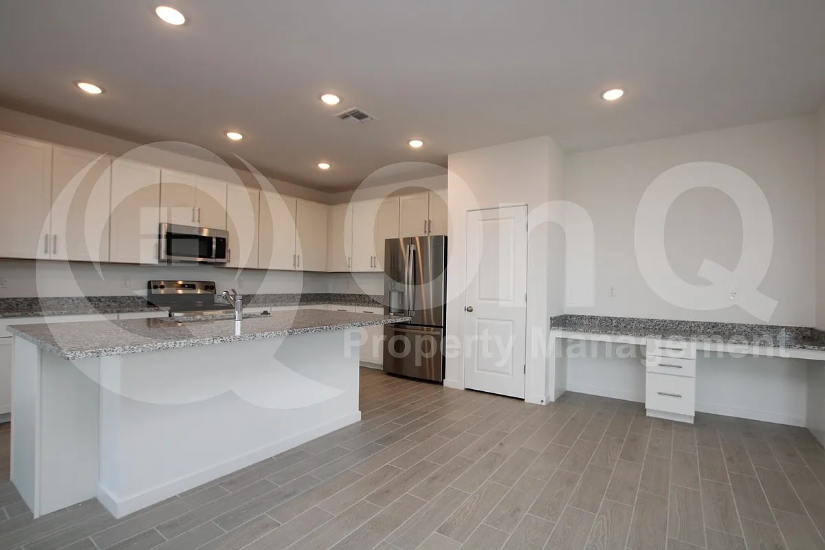 3 bed, 2.5 bath, 1986 sqft, $2,399 — Photo 3