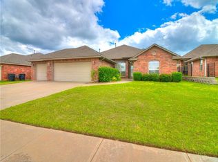 1640 SW 32nd St, Moore, OK 73160