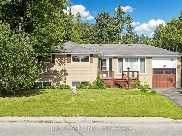 105 Park Ave, Newmarket, ON L3Y 1T6