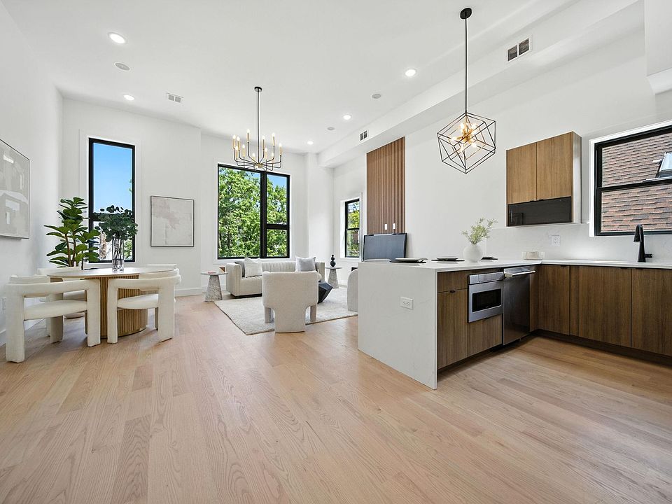 1st image of 59 Waverly St #2