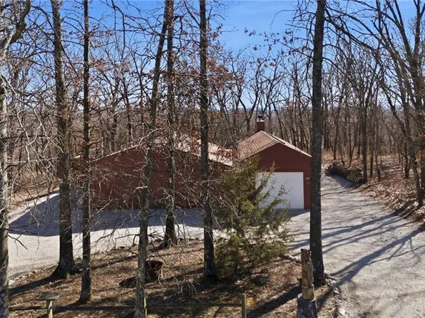 142 Spruce Dr, Linn Valley, KS 66040