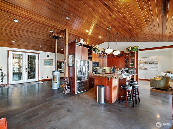 5th image of 1822 Seacrest Drive
