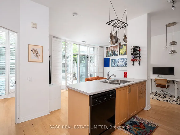 901 Queen St W #102 — Photo 2