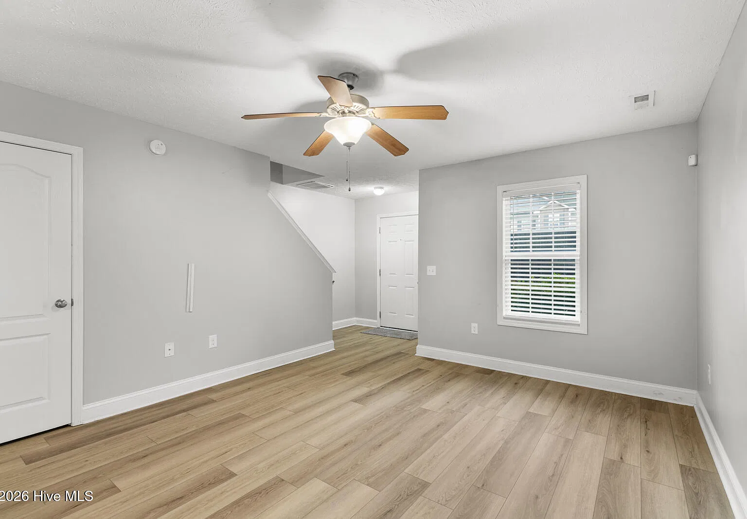 2 bed, 2.5 bath, 1084 sqft, $1,400 — Photo 2