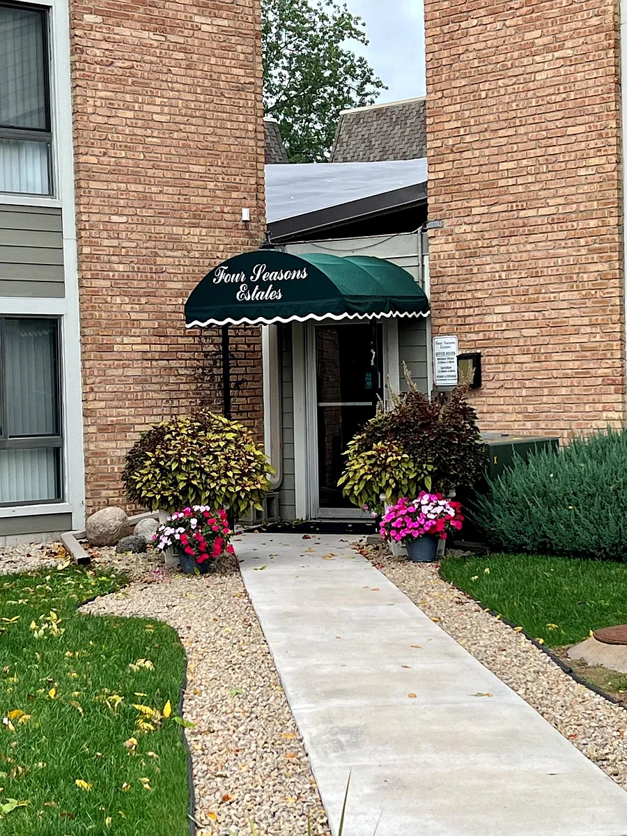 Building Photo - Four Seasons Estates
