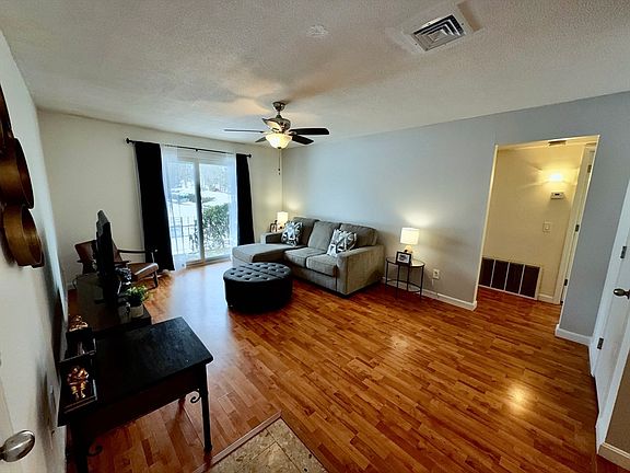 2nd image of 176 Maple Ave APT 7-21