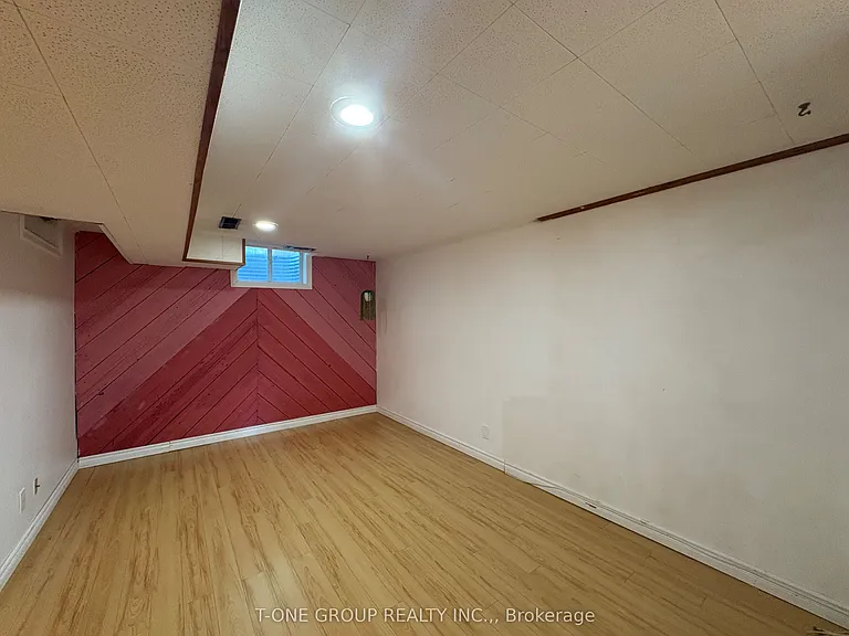 49 Ambercroft Blvd — Photo 30