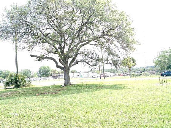2nd image of 3820 Lake Dr