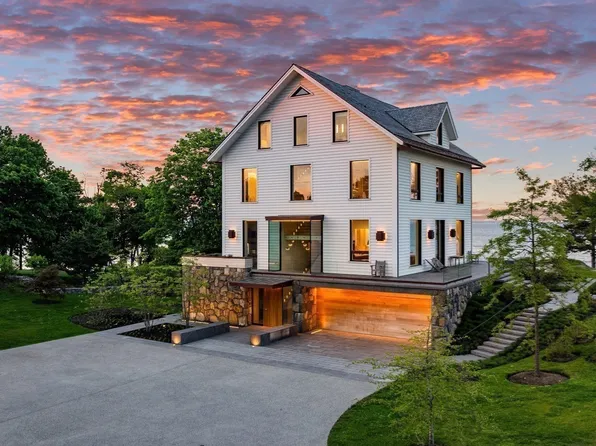 20 Crowninshield Rd, Marblehead, MA 01945