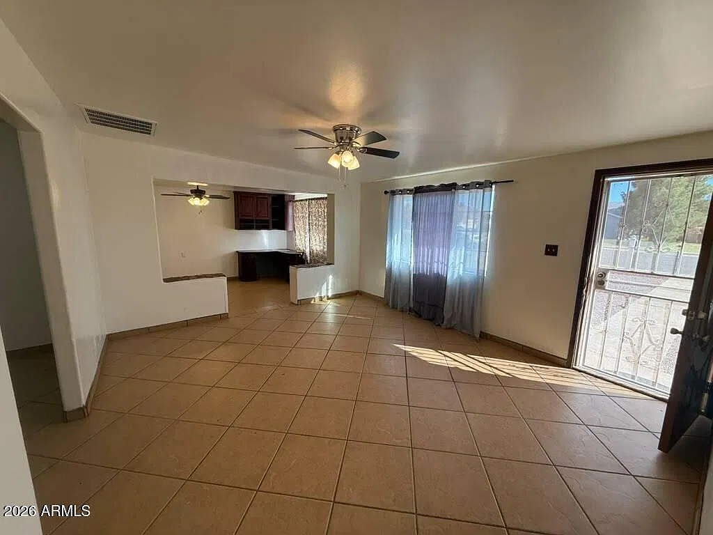 4 bed, 3.0 bath, 3611 sqft, $2,200 — Photo 3