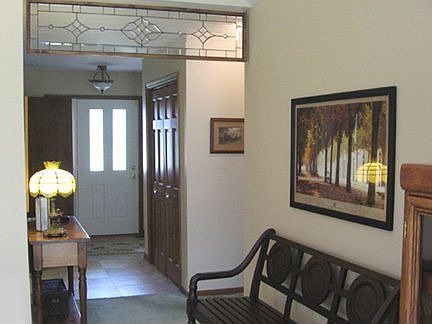 nice foyer with stained glass