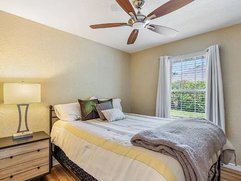 130 W Shipwreck Rd — Photo 28