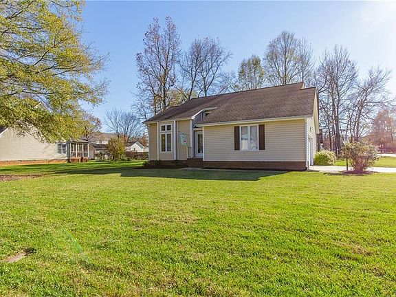 4th image of 701 N Timbergate Dr