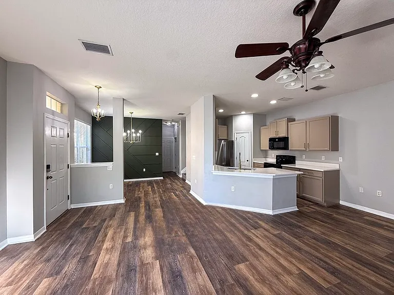 7622 Red Mill Cir — Photo 1