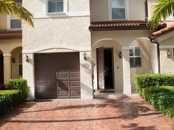 1009 NE 208th St, Miami, FL 33179