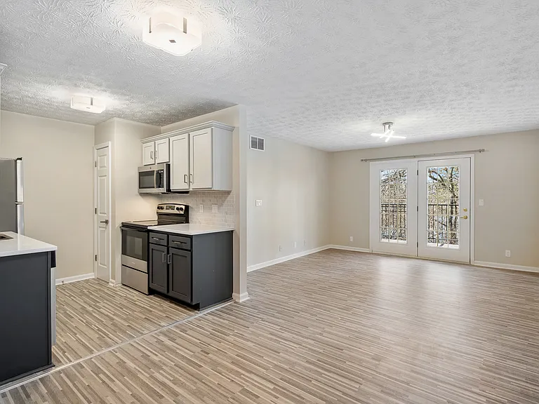 Green Valley Apartments — Photo 37