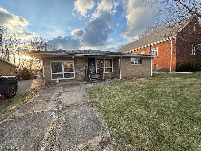 1st image of 333 Woodlawn Rd
