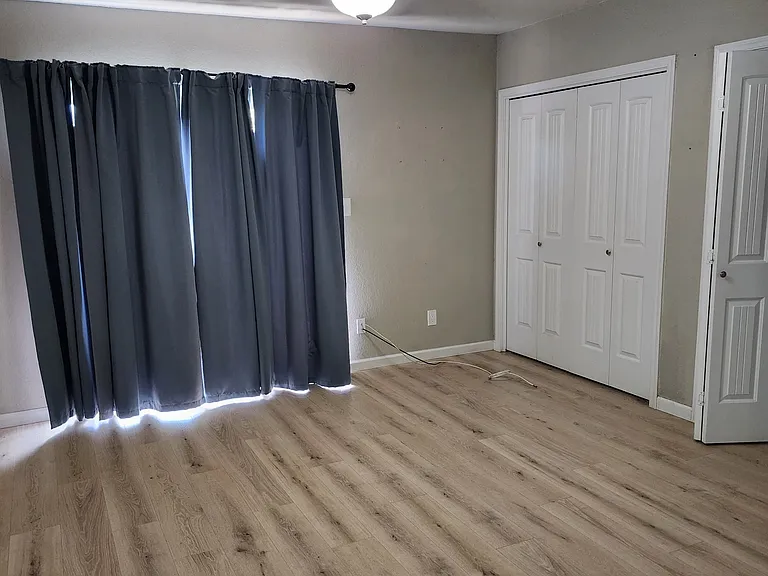 648 Suffolk Dr — Photo 7