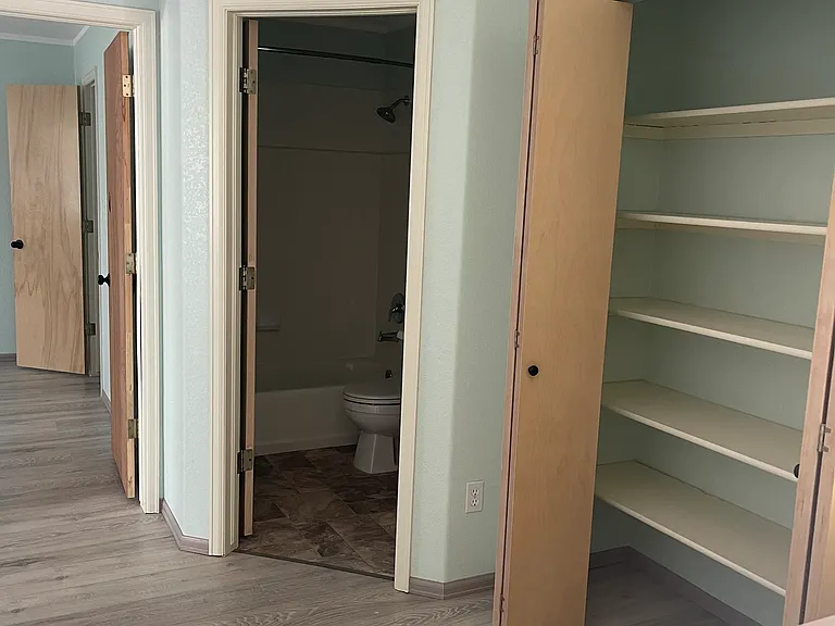 2787 Oxford Ave — Photo 12