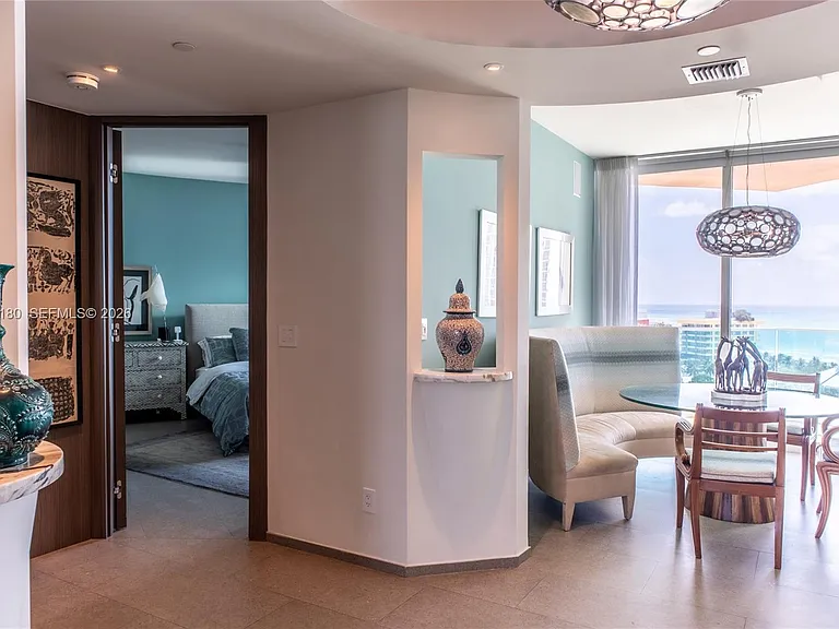 300 S Pointe Dr #1502 — Photo 9